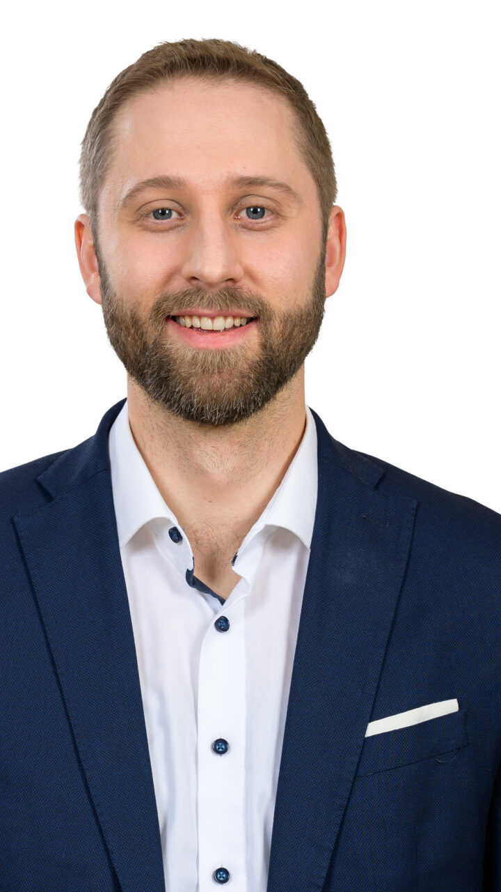 https://www.skupajvakcijo.si/wp-content/uploads/2026/02/HrastMatej-720x1280.jpg