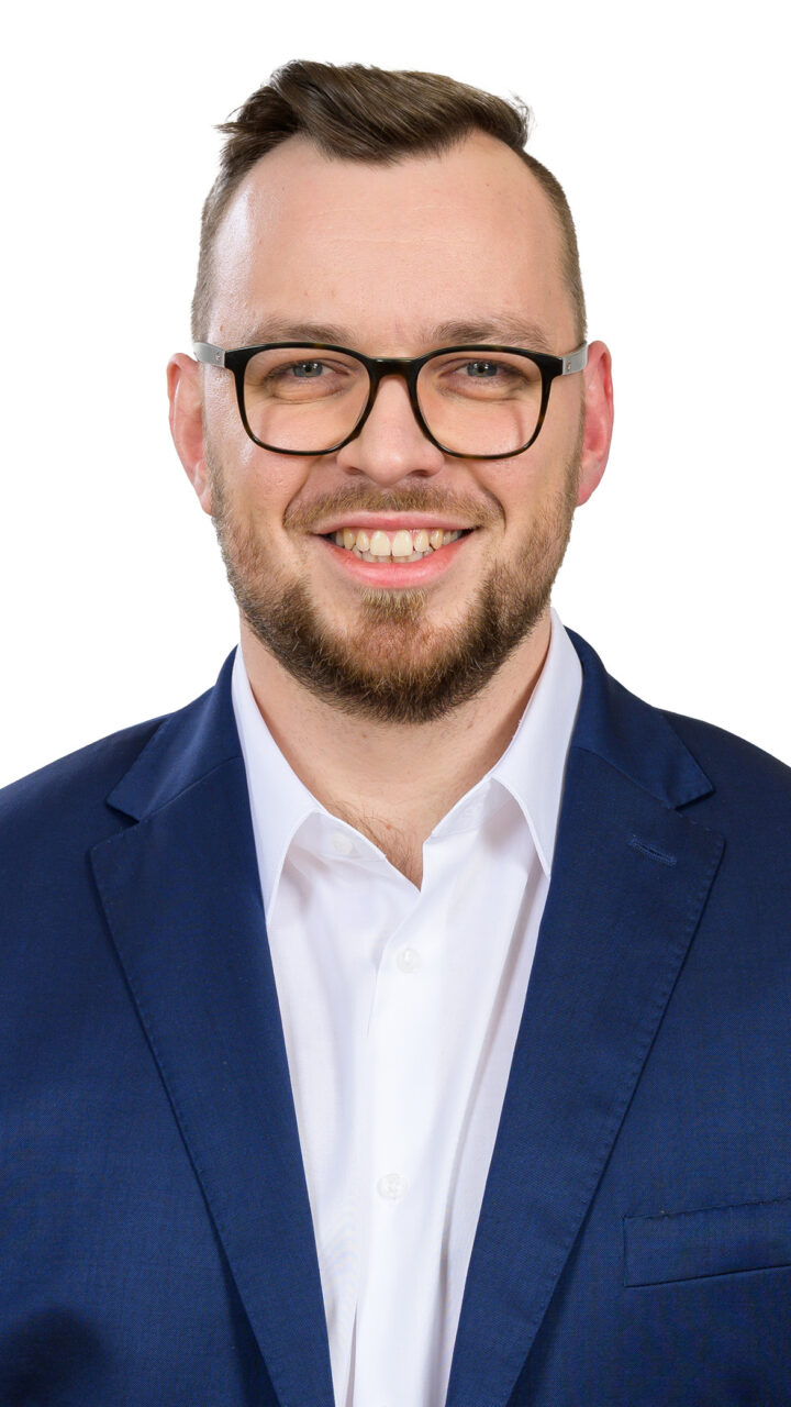 https://www.skupajvakcijo.si/wp-content/uploads/2026/02/LenicAlen-720x1280.jpg