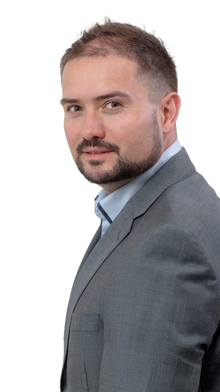 https://www.skupajvakcijo.si/wp-content/uploads/2026/02/MeglicAles-720x1280.jpg