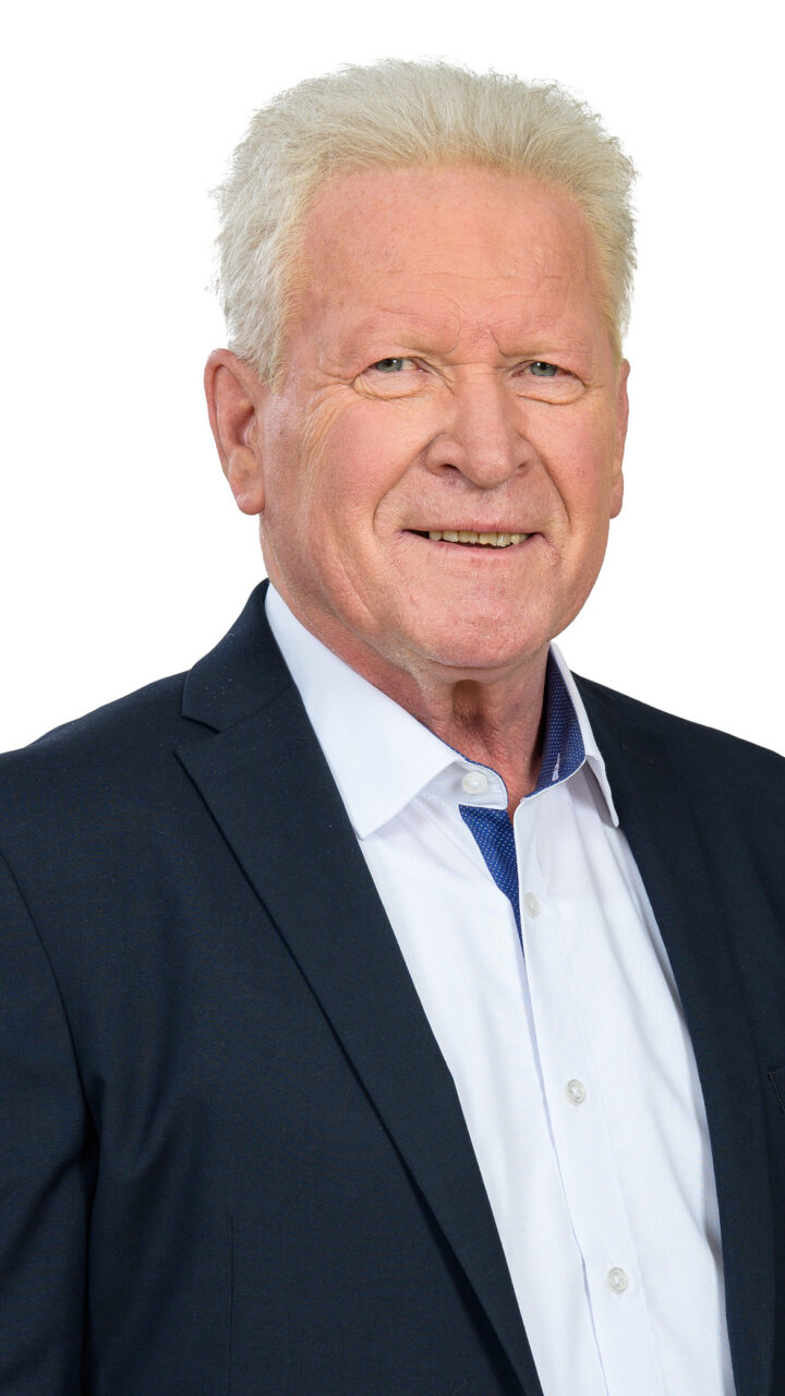 https://www.skupajvakcijo.si/wp-content/uploads/2026/02/MikolicMartin-720x1280.jpg