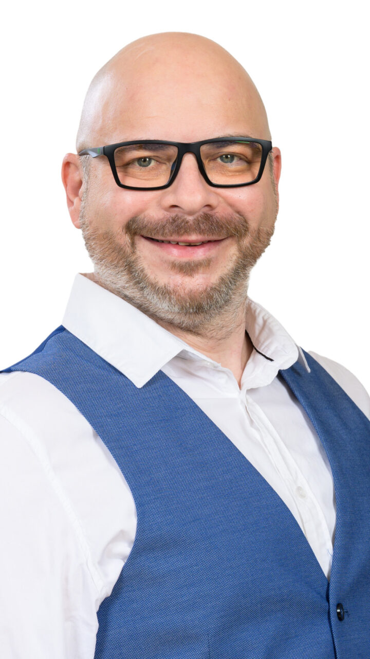 https://www.skupajvakcijo.si/wp-content/uploads/2026/02/PetekJanko-720x1280.jpg