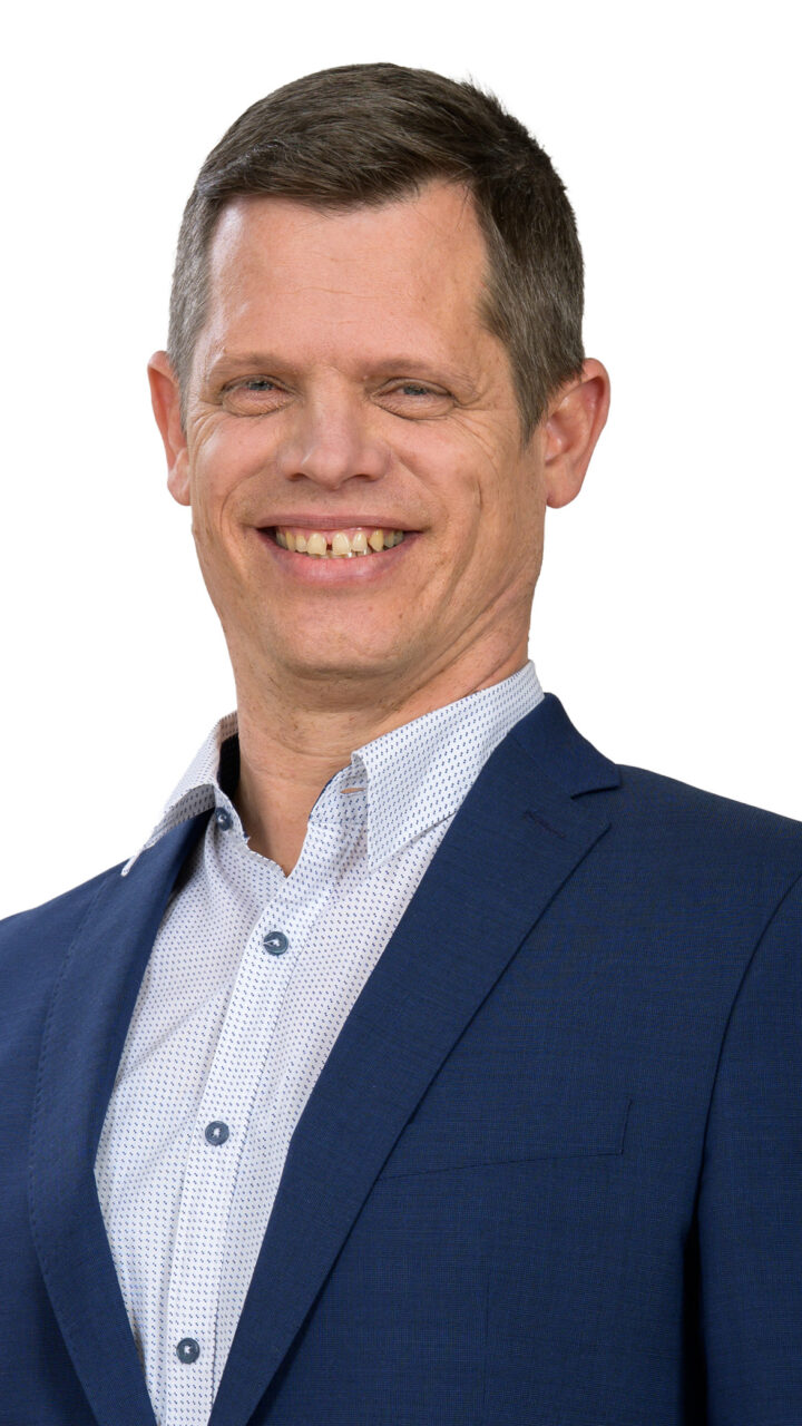 https://www.skupajvakcijo.si/wp-content/uploads/2026/02/ResmanSimon-720x1280.jpg